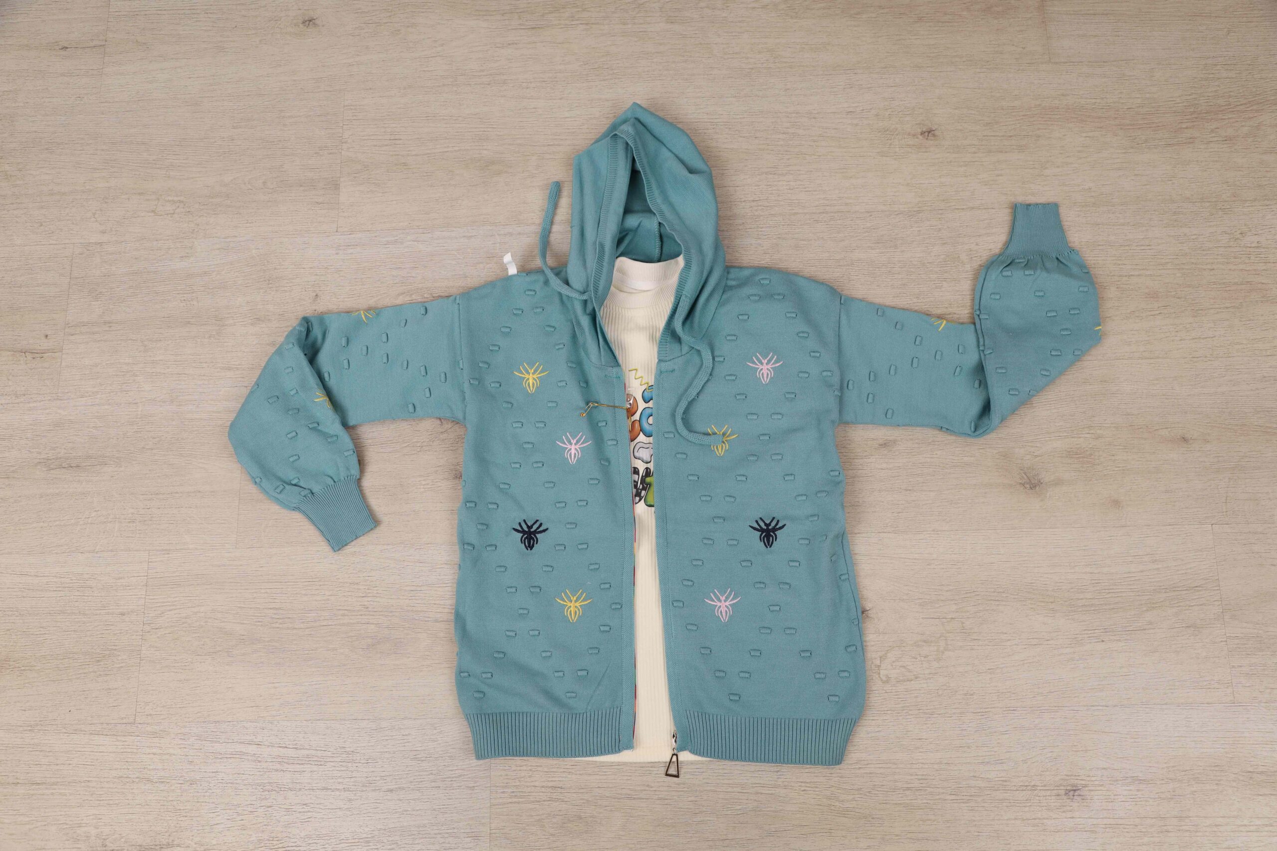 فرست بوص توينز تريكو بناتى