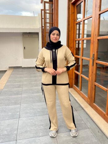 ميس ليندا سوت مقلم على الصدر