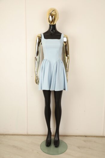 هنا مود فستان كت كسر على الجانبين