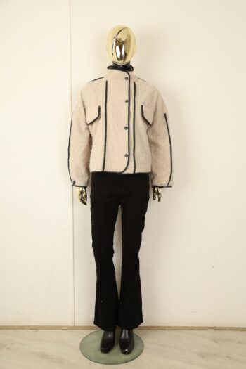 هنا مود جاكيت صوف بيهات جلد